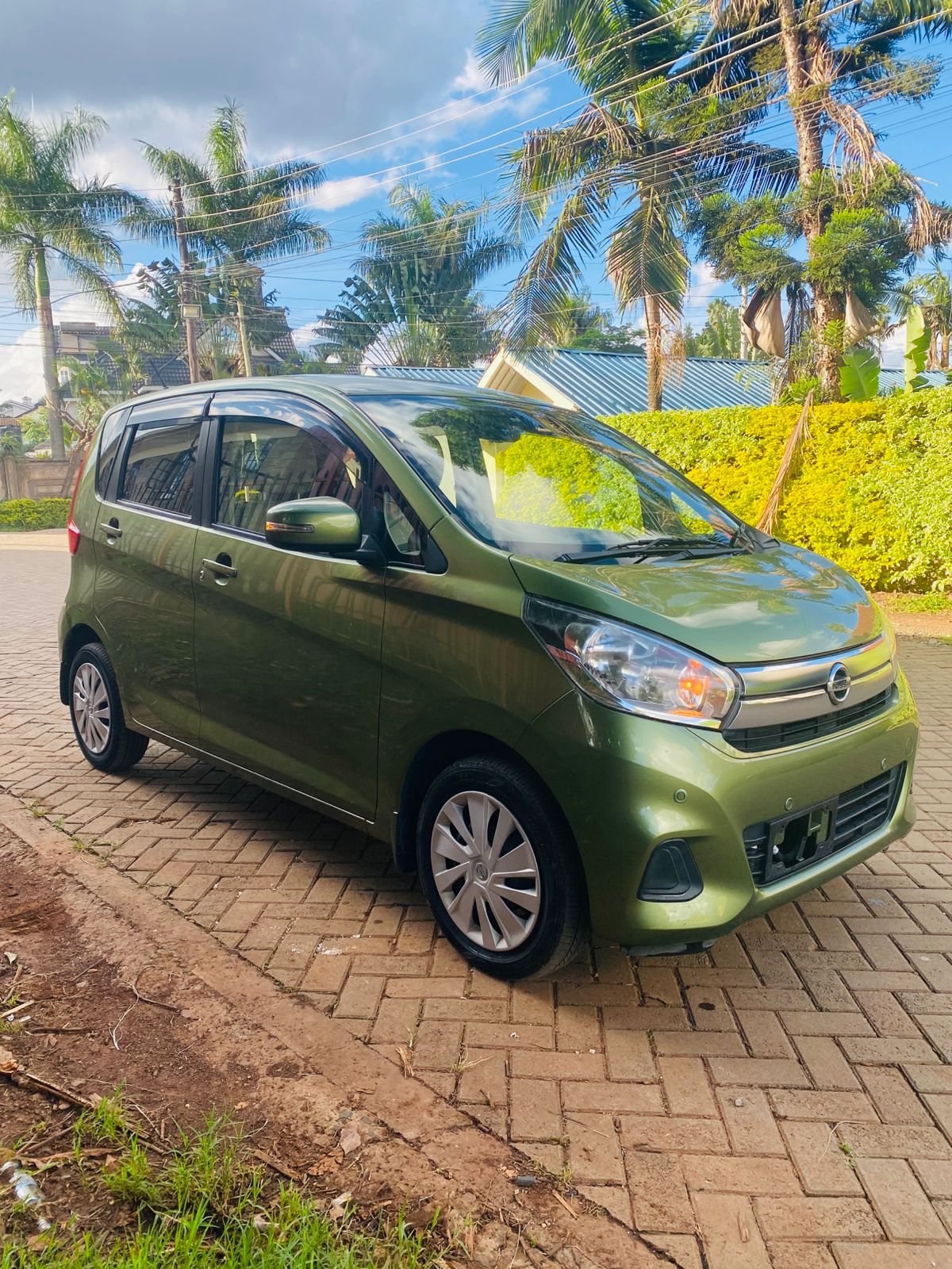 Vehicle photo thumbnail 10