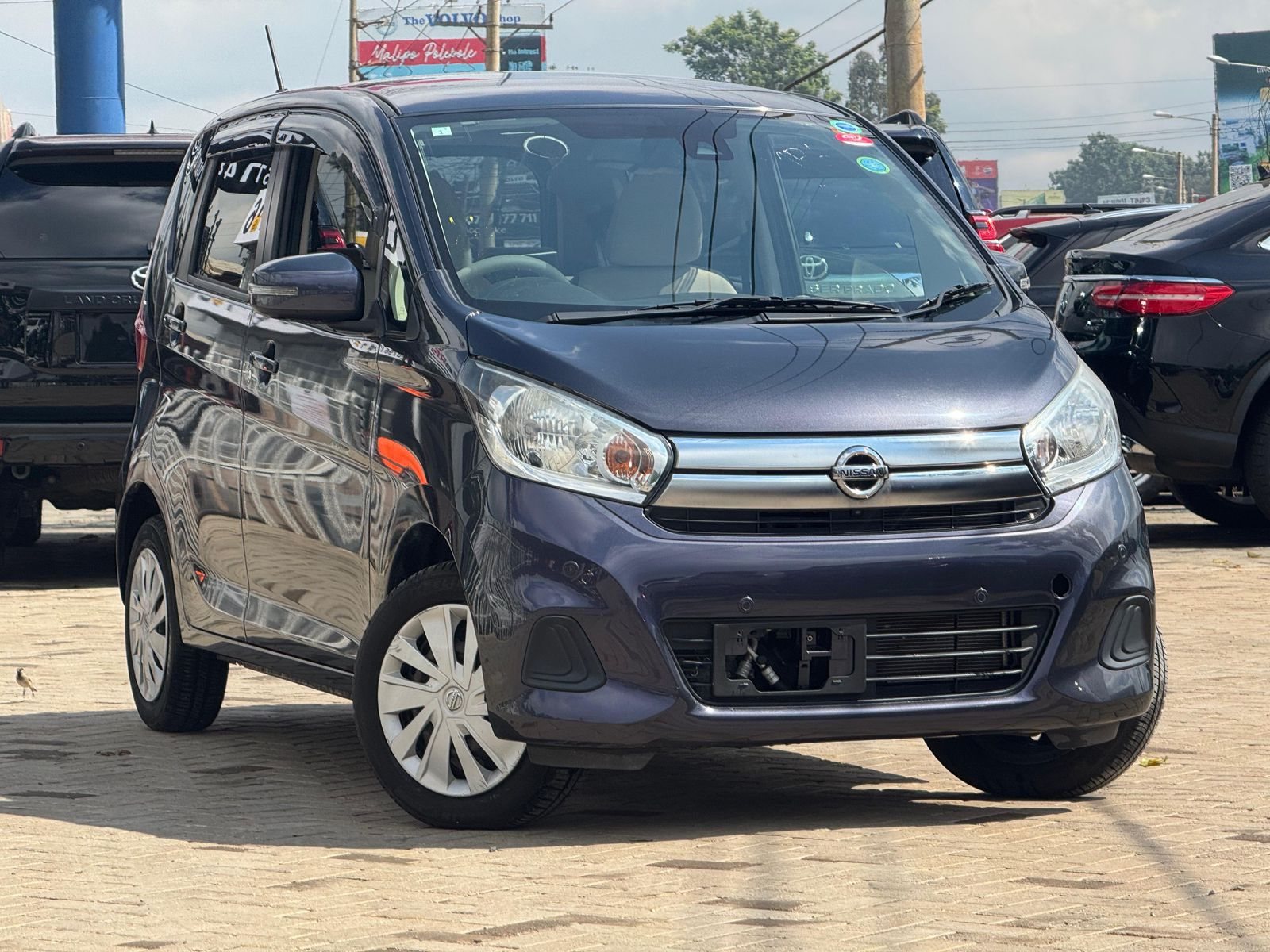 Vehicle photo thumbnail 2