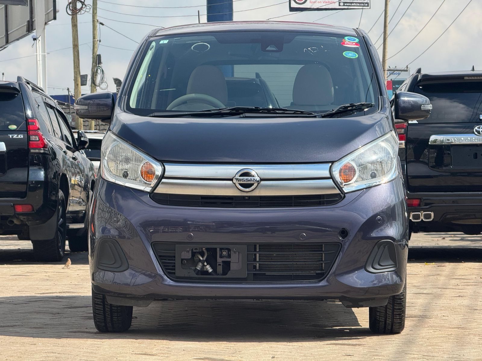 Vehicle photo thumbnail 3