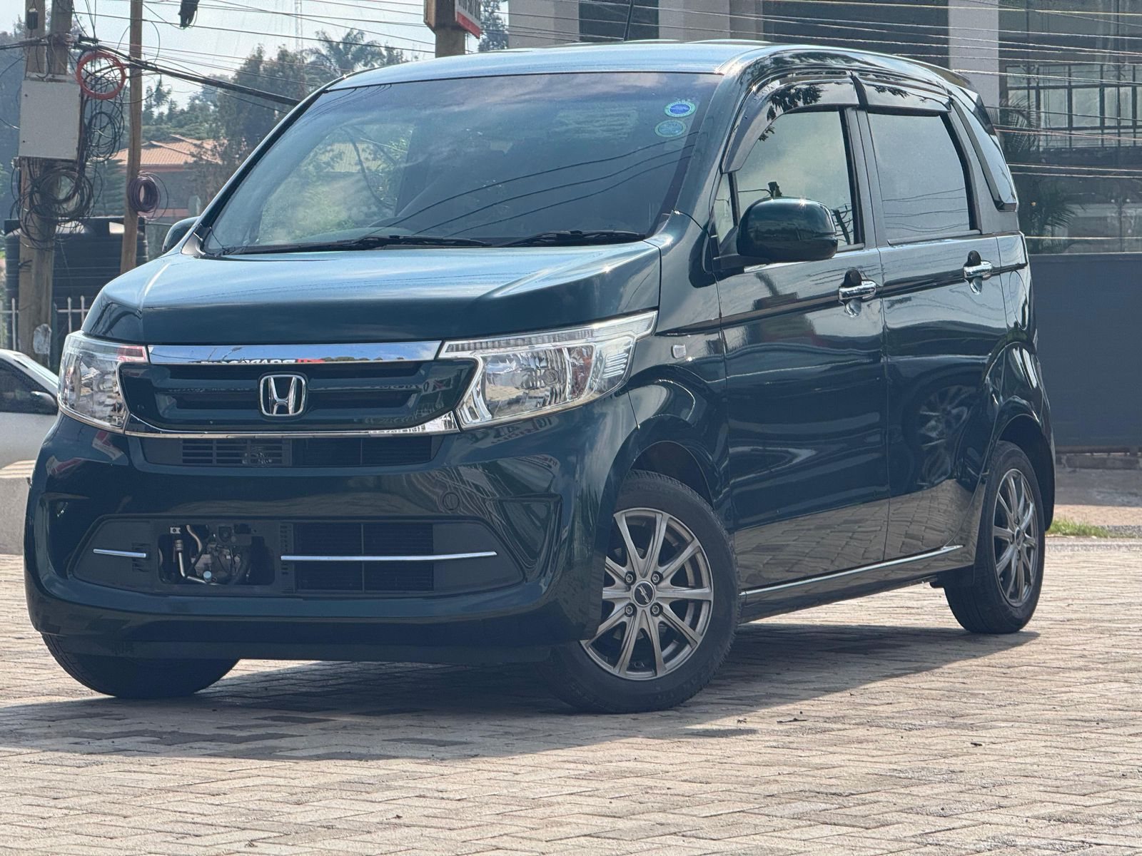 Vehicle photo thumbnail 3